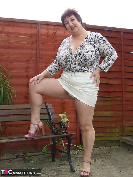 TAC Amateurs are excited to present you with xxx gallery showcasing Kinky Carol xxx gallery 272427