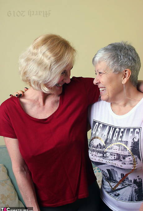 TAC Amateurs pleased to share with you a free xxx photo gallery with Savana in some sensual lesbian action